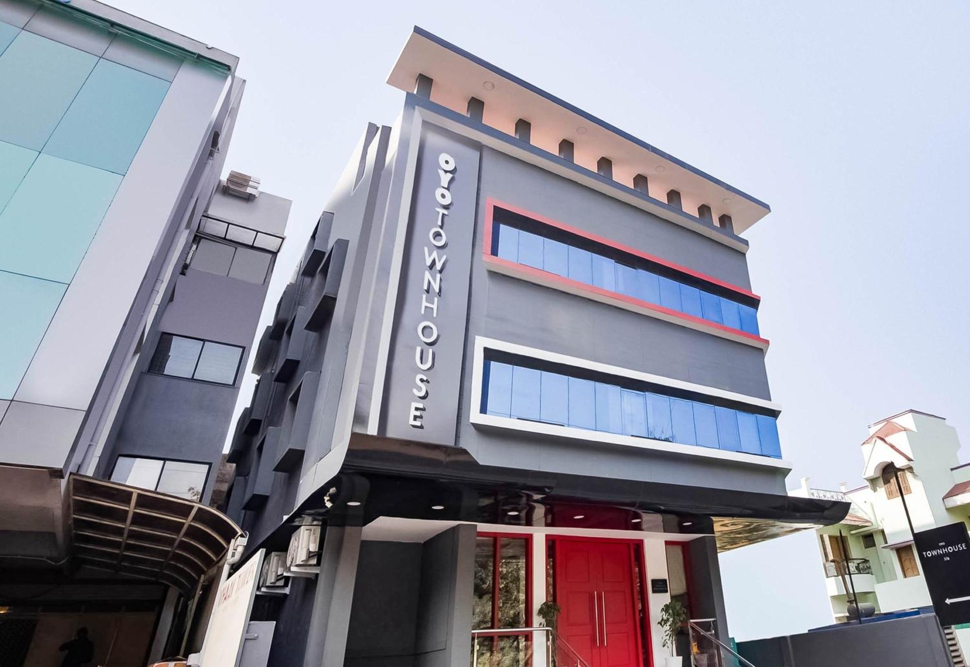 Super Townhouse Lords Inn Regency Mānglia Exterior photo