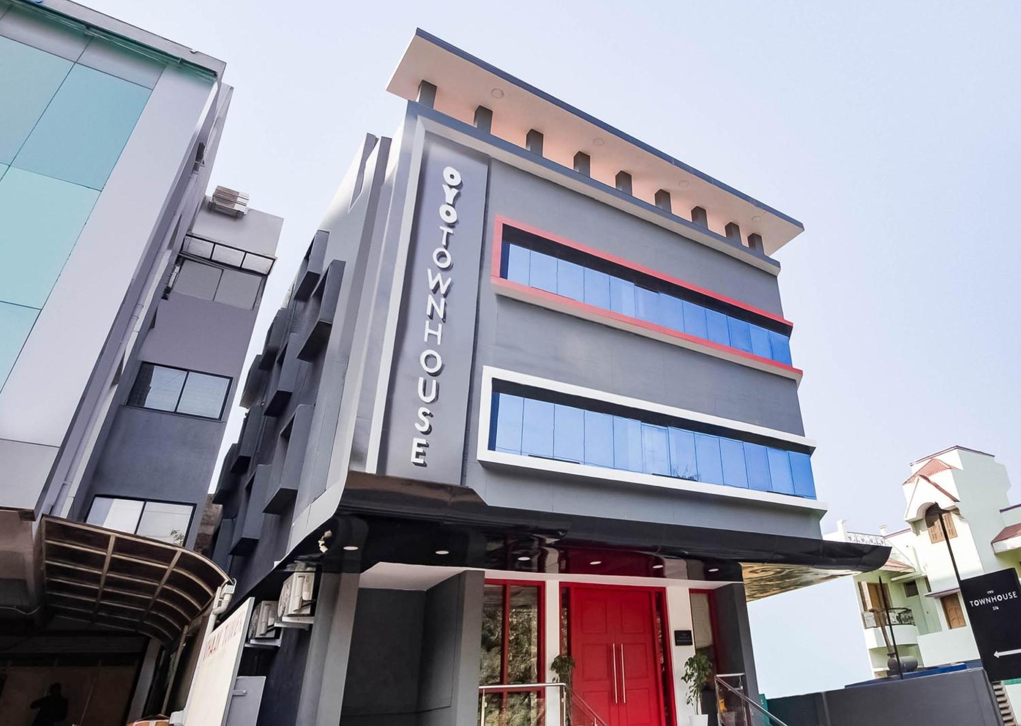 Super Townhouse Lords Inn Regency Mānglia Exterior photo