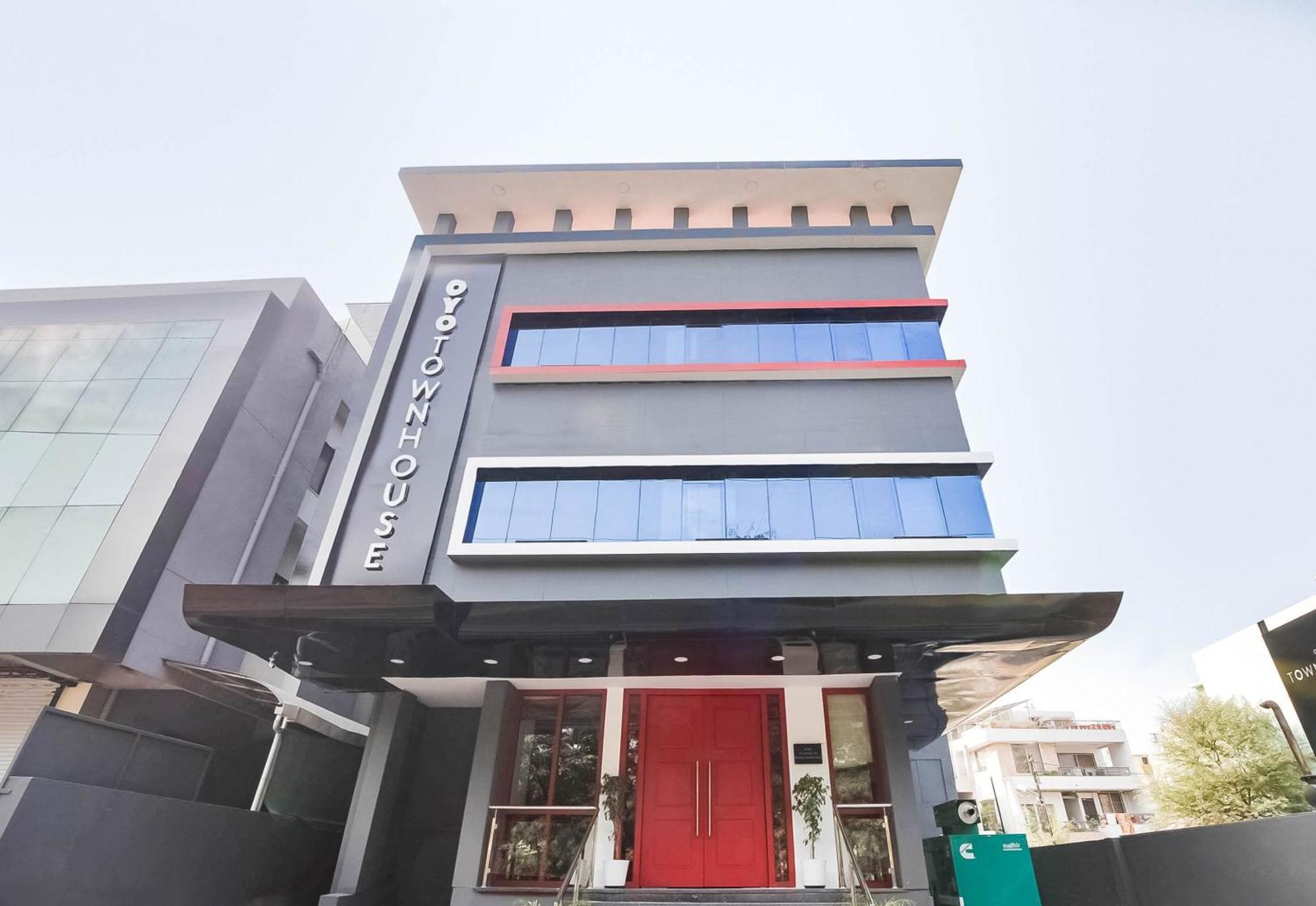 Super Townhouse Lords Inn Regency Mānglia Exterior photo