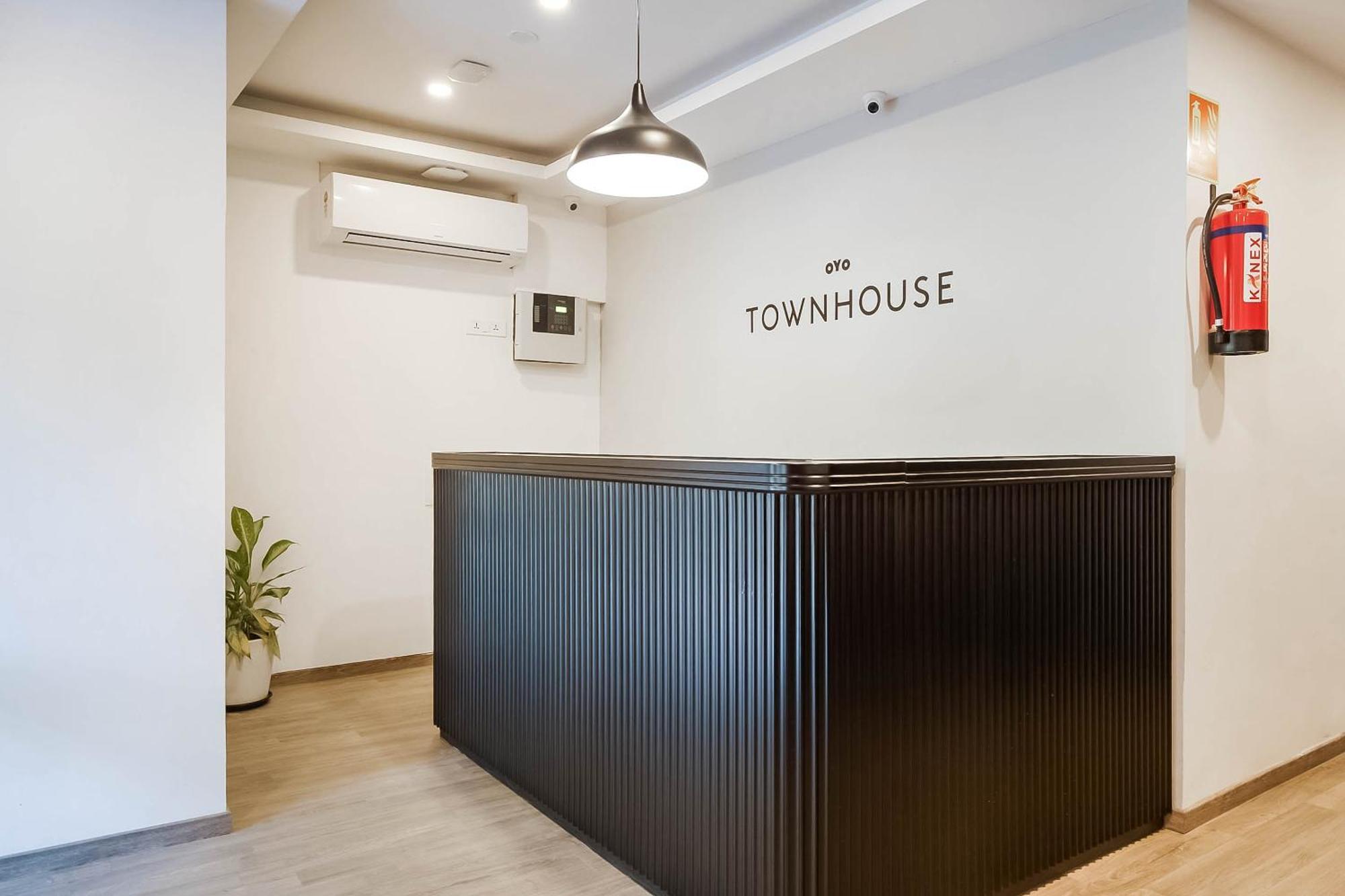 Super Townhouse Lords Inn Regency Mānglia Exterior photo